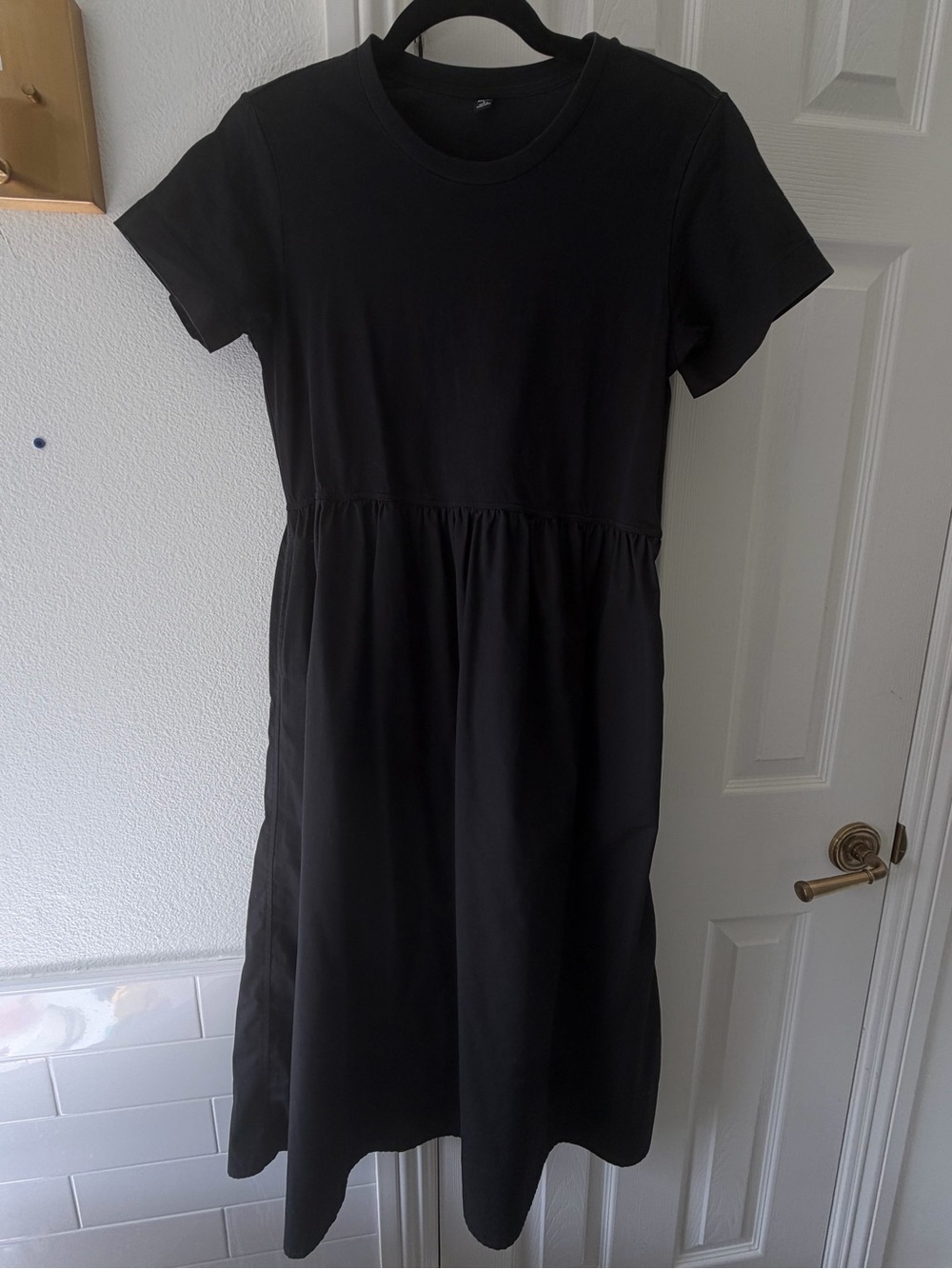 Uniqlo Black Crewneck Tee
